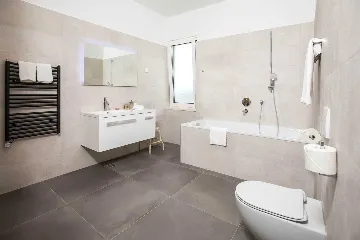 4-Bedroom Villa with Heated Pool in Orašac