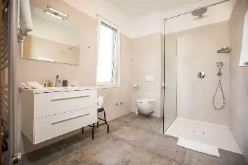 4-Bedroom Villa with Heated Pool in Orašac