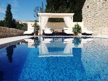 5-Bedroom Villa with Private Pool in Mlini