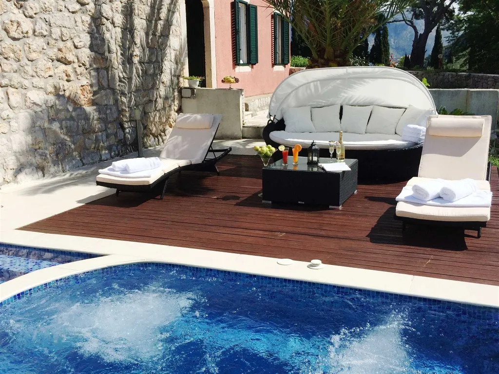 5-Bedroom Villa with Private Pool in Mlini