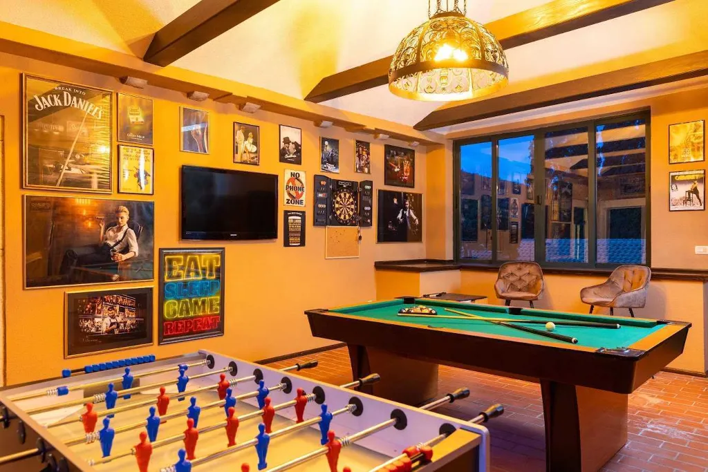 5-Bedroom Villa with Private Pool in Mlini