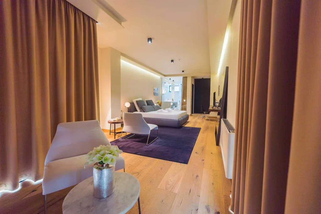 Stikovica Villa for 12 with Infinity Pool & Sea Access