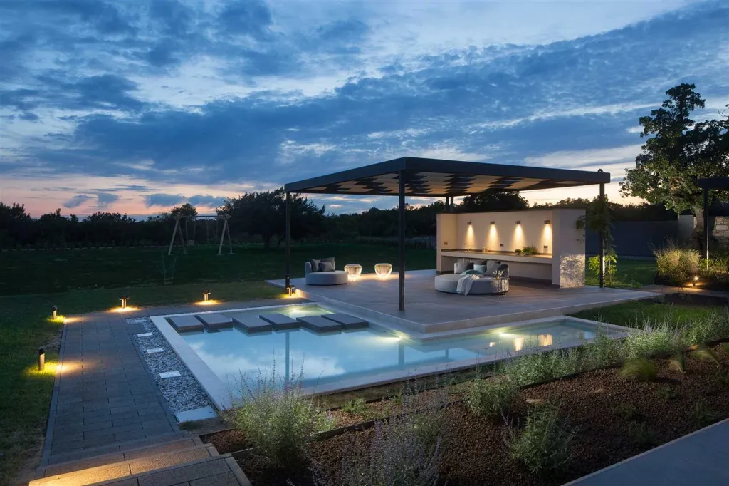 Bale Villa with Heated Indoor Pool for 8