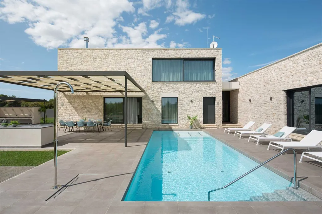Bale Villa with Heated Indoor Pool for 8
