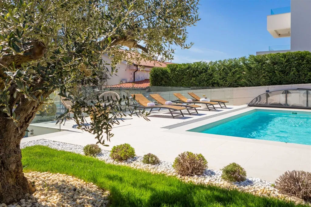 Villa in Petrčane for Up to 8 Guests