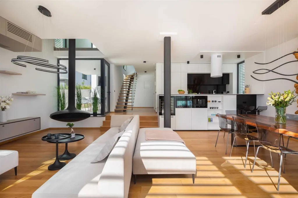 Villa in Petrčane for Up to 8 Guests