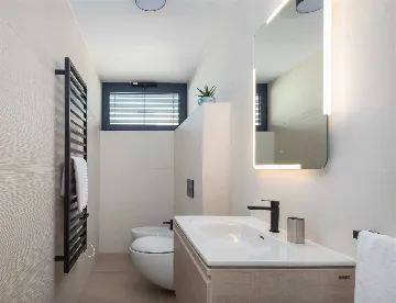 Villa in Petrčane for Up to 8 Guests