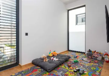 Villa in Petrčane for Up to 8 Guests