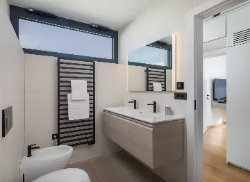 Villa in Petrčane for Up to 8 Guests