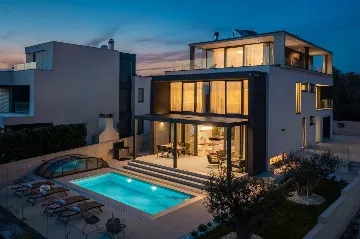 Villa in Petrčane for Up to 8 Guests