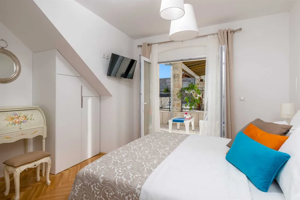 Stone Villa in Murvica, Brac Island for 6