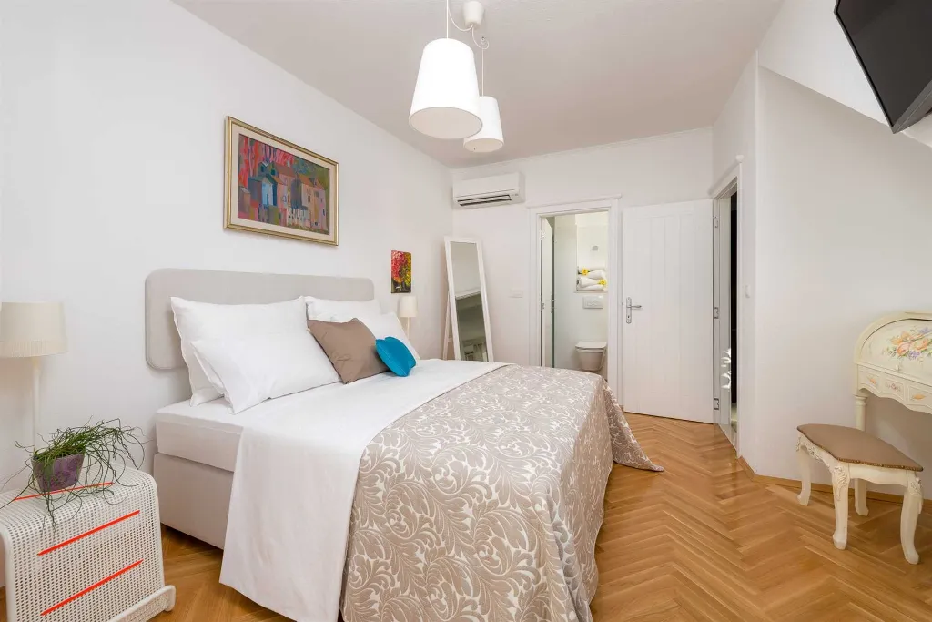 Stone Villa in Murvica, Brac Island for 6