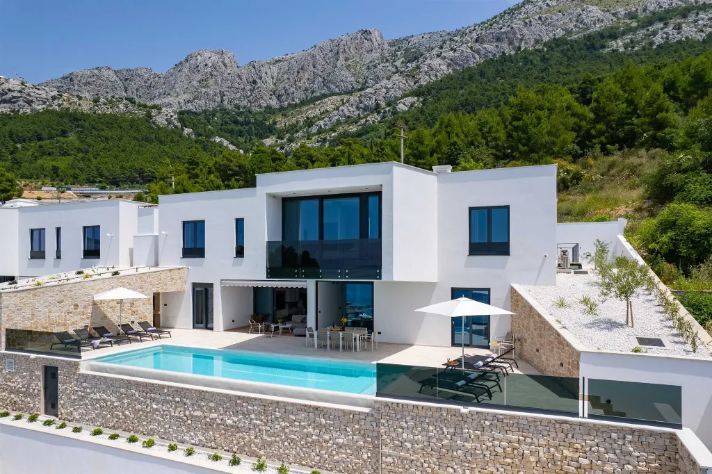 5-Bedroom Villa in Omiš with Private Heated Pool