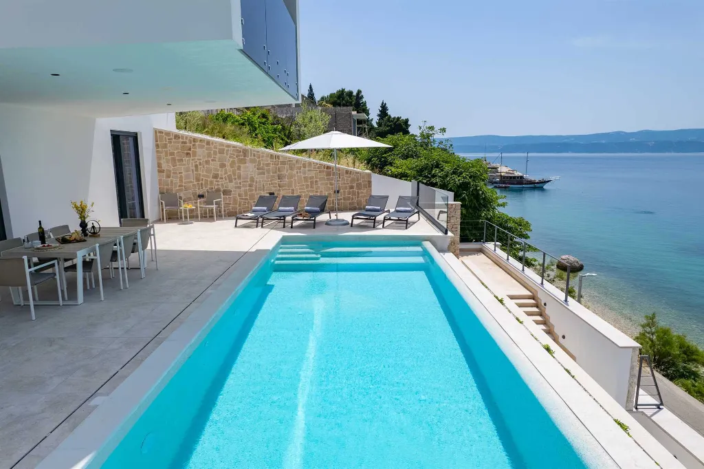 5-Bedroom Villa in Omiš with Private Heated Pool
