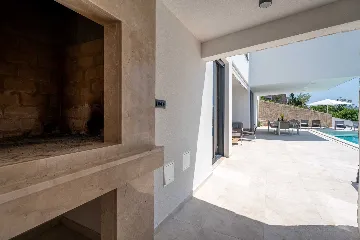 5-Bedroom Villa in Omiš with Private Heated Pool
