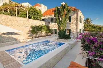 4-Bedroom Villa with Private Pool in Dubrovnik