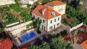 4-Bedroom Villa with Private Pool in Dubrovnik
