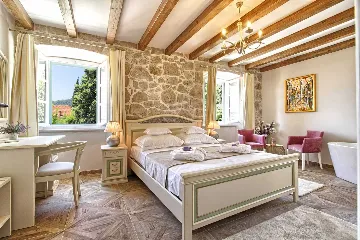 4-Bedroom Stone Villa with Jacuzzi in Cavtat