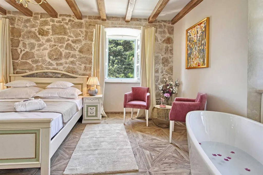 4-Bedroom Stone Villa with Jacuzzi in Cavtat