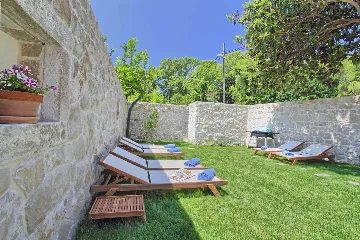 4-Bedroom Stone Villa with Jacuzzi in Cavtat