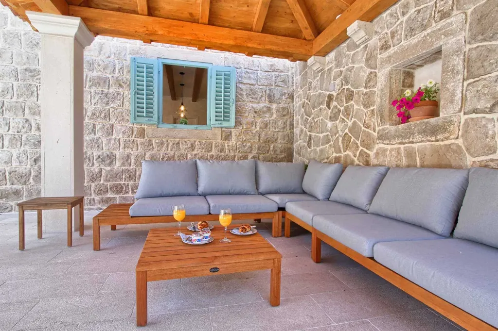 4-Bedroom Stone Villa with Jacuzzi in Cavtat