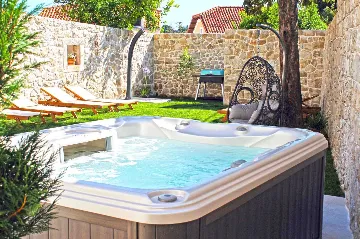 4-Bedroom Stone Villa with Jacuzzi in Cavtat
