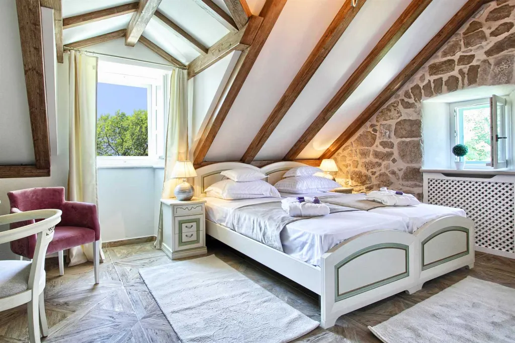 4-Bedroom Stone Villa with Jacuzzi in Cavtat