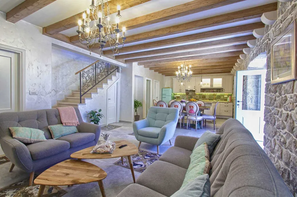 4-Bedroom Stone Villa with Jacuzzi in Cavtat