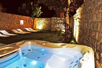 4-Bedroom Stone Villa with Jacuzzi in Cavtat