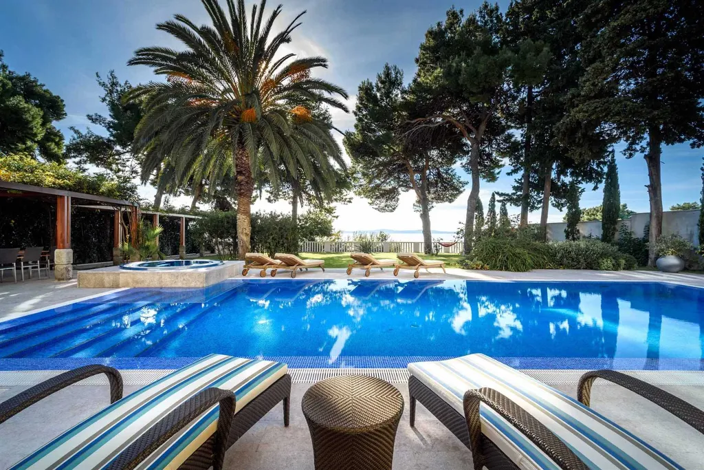Villa with Jacuzzi Pool in Split for 10 Guests