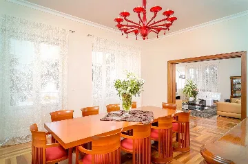 Villa with Jacuzzi Pool in Split for 10 Guests