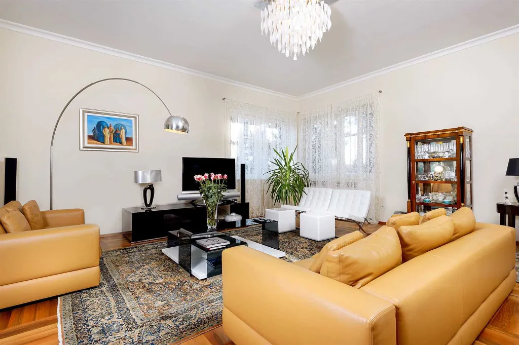 Villa with Jacuzzi Pool in Split for 10 Guests