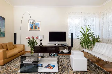 Villa with Jacuzzi Pool in Split for 10 Guests