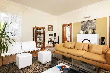 Villa with Jacuzzi Pool in Split for 10 Guests