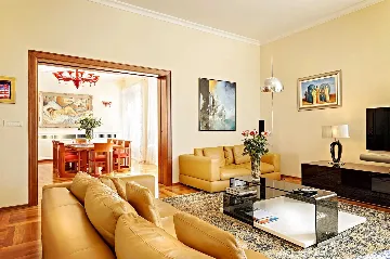 Villa with Jacuzzi Pool in Split for 10 Guests