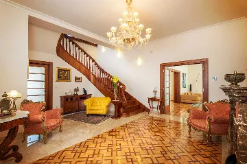 Villa with Jacuzzi Pool in Split for 10 Guests