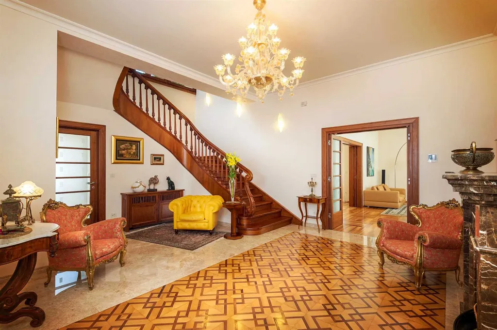 Villa with Jacuzzi Pool in Split for 10 Guests