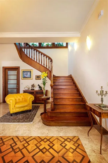 Villa with Jacuzzi Pool in Split for 10 Guests