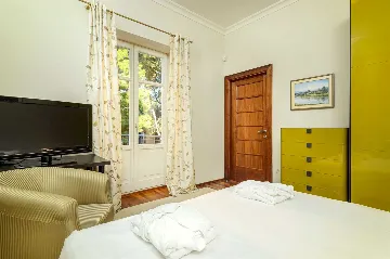 Villa with Jacuzzi Pool in Split for 10 Guests