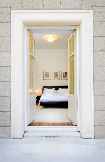 Villa with Jacuzzi Pool in Split for 10 Guests