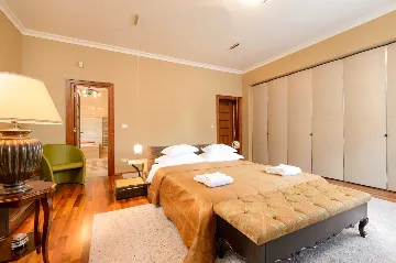 Villa with Jacuzzi Pool in Split for 10 Guests