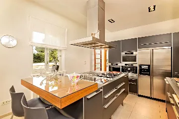 Villa with Jacuzzi Pool in Split for 10 Guests