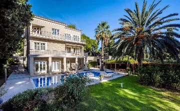 Villa with Jacuzzi Pool in Split for 10 Guests