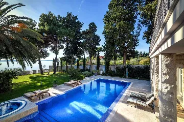 Villa with Jacuzzi Pool in Split for 10 Guests