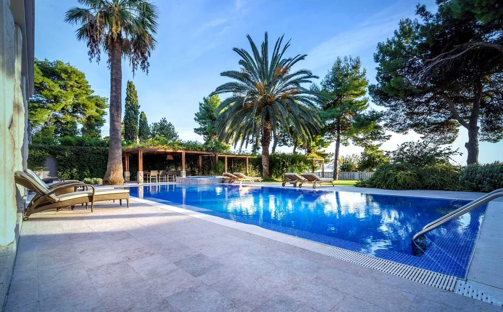 Villa with Jacuzzi Pool in Split for 10 Guests