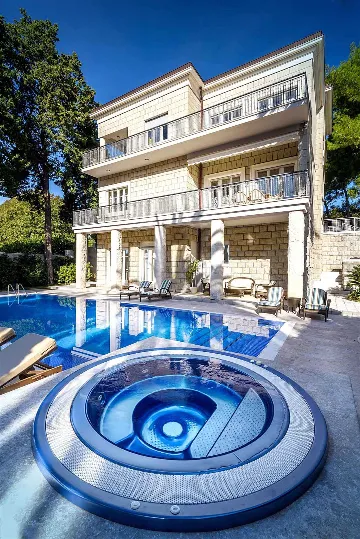 Villa with Jacuzzi Pool in Split for 10 Guests