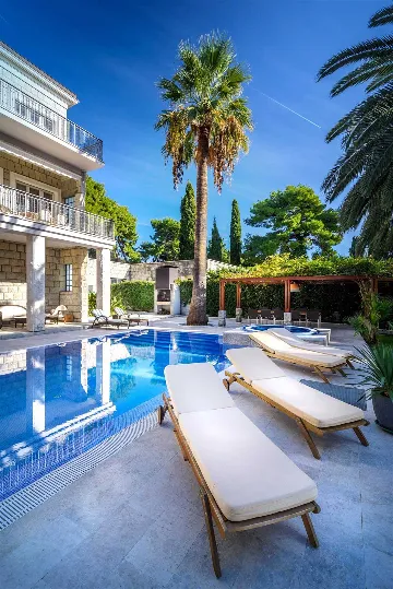 Villa with Jacuzzi Pool in Split for 10 Guests