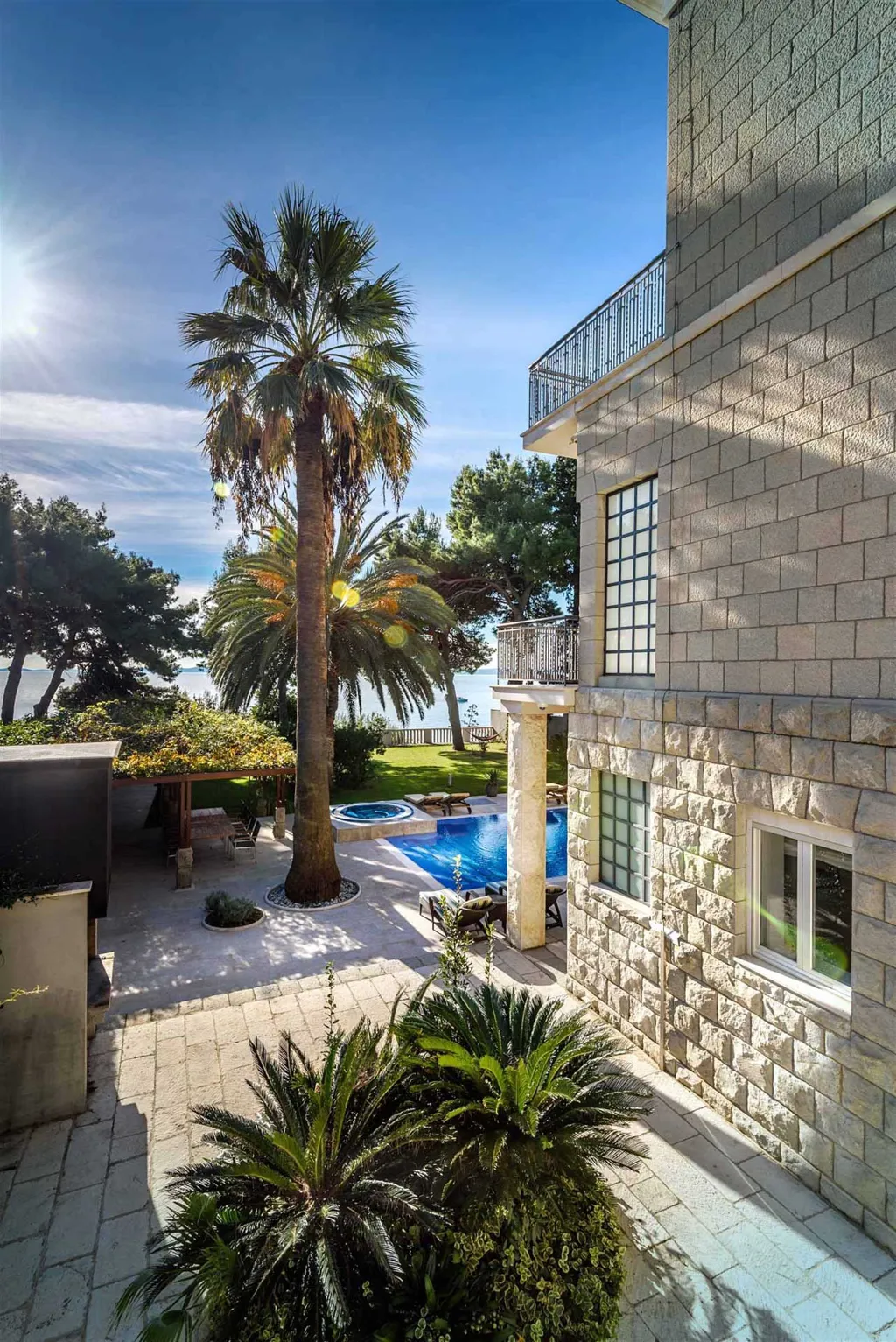 Villa with Jacuzzi Pool in Split for 10 Guests