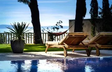 Villa with Jacuzzi Pool in Split for 10 Guests