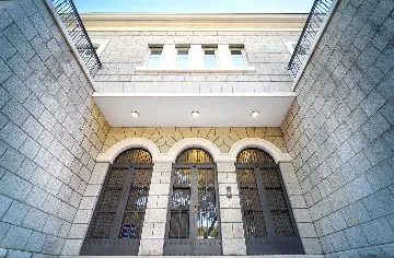 Villa with Jacuzzi Pool in Split for 10 Guests